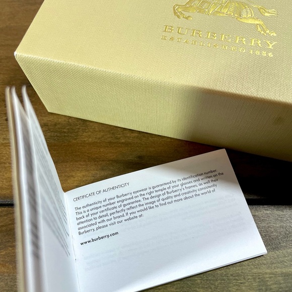 Burberry Sunglasses B 4051 - Picture 14 of 14